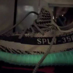 【ﾘｰｸ】adidas Yeezy Boost 350 V2 “Glow-In-The-Dark”【ｱﾃﾞｨﾀﾞｽ ｲｰｼﾞｰﾌﾞｰｽﾄ350 V2 ｸﾞﾛｰｲﾝｻﾞﾀﾞｰｸ】
