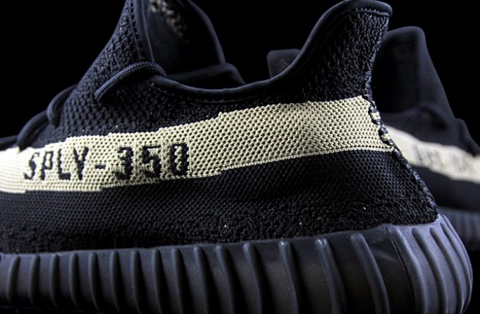 新色ﾘｰｸ】adidas Yeezy Boost 350 V2 “Black Gold”【ｱﾃﾞｨﾀﾞｽ ｲｰｼﾞｰ