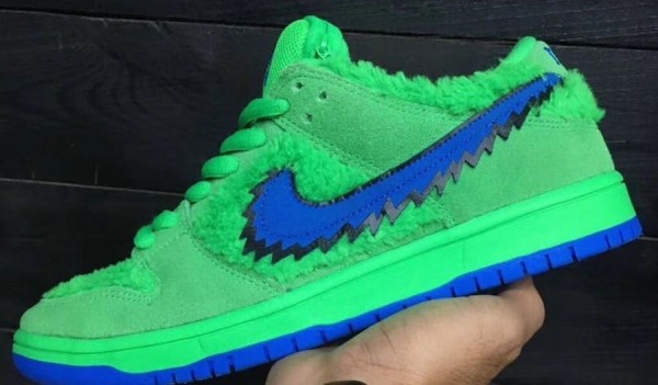 sb dunk dead bear