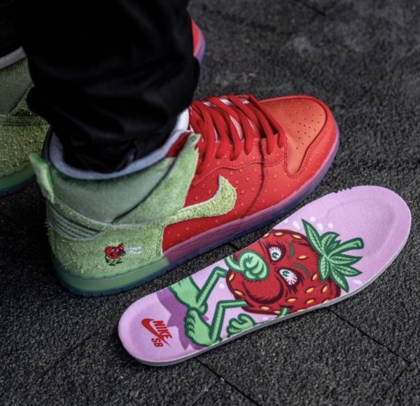 着用画像】Nike SB Dunk High “Strawberry Cough”【ナイキ SB ダンク 